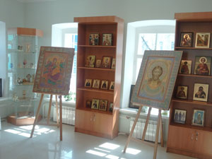 Выставка-продажа икон при Елоховском соборе