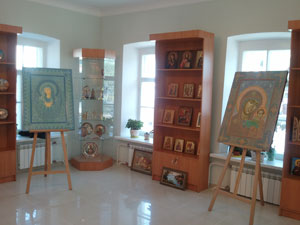 Выставка-продажа икон при Елоховском соборе