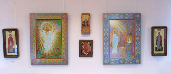 Иконы Юрия Кузнецова на выставке «Свет немеркнущий» в выставочном зале Богоявленского собора